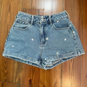 Pacsun mom shorts with white daisy embroidery